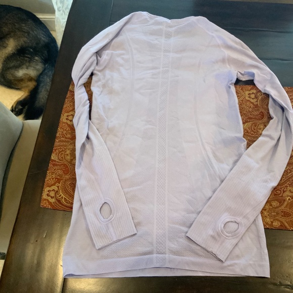 Lululemon  light purple long sleeve Swiftly Tech top, sz 6, worn once , msrp $78 - Picture 4 of 5